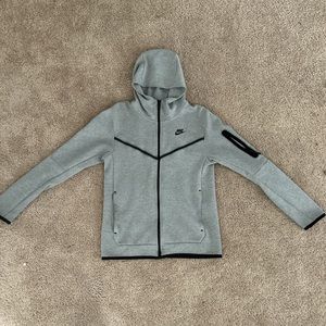 NIKE TECH FLEECE